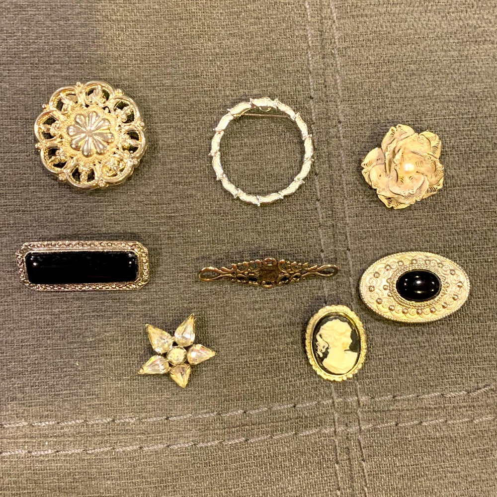 Various Women’s Silver Brooches